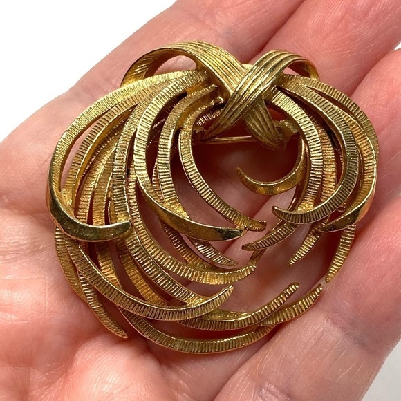 LiSNER Brooch Vintage Signed Gold Tone Swirl Knot - Picture 9 of 10